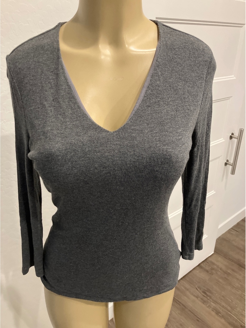 NWOT Women's Gray Ribbed V-Neck Long Sleeve Top
